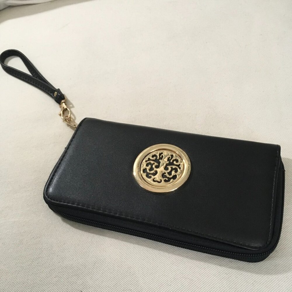 Dasein Women's Black Classic Wristlet Wallet NWOT